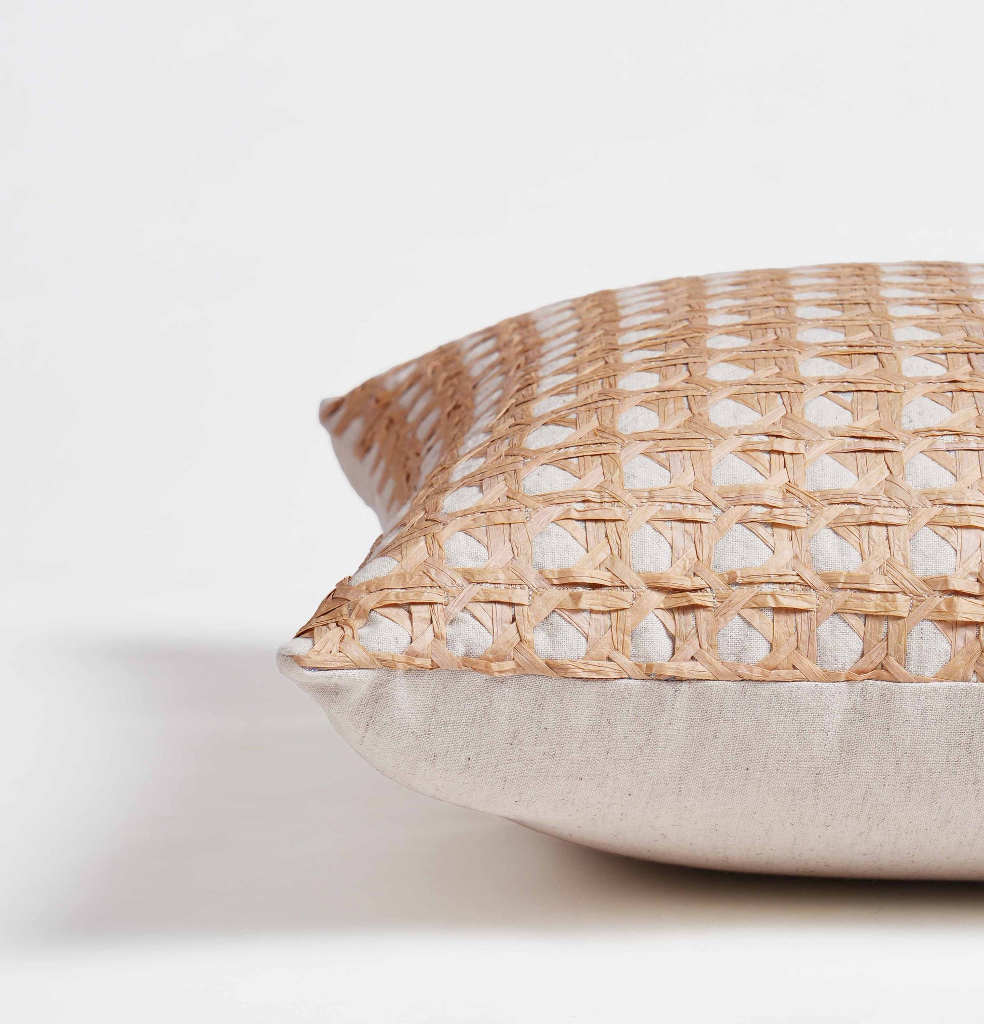Pure Elements Luxury Hand-Interlaced Faux Raffia Pillow Cover 18x18