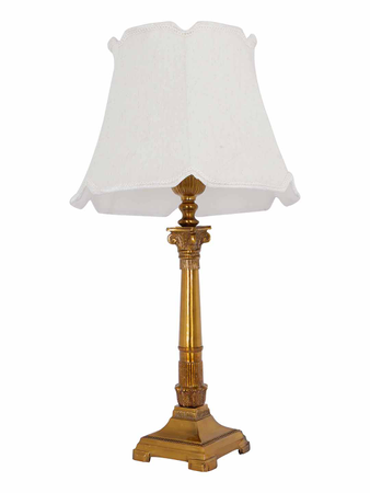 Antique Gold Finish Roman Corinthian 26 Inch Single Aluminium Column Table Lamp Light With 14 Inch Off White Scalloped Borders Fabric Shade