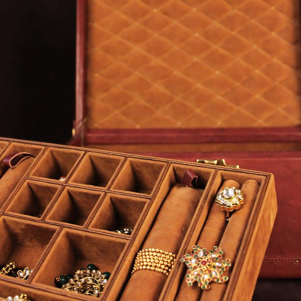 Elegant Brown Glory Luxury Jewelry Trunk with Brass Accents