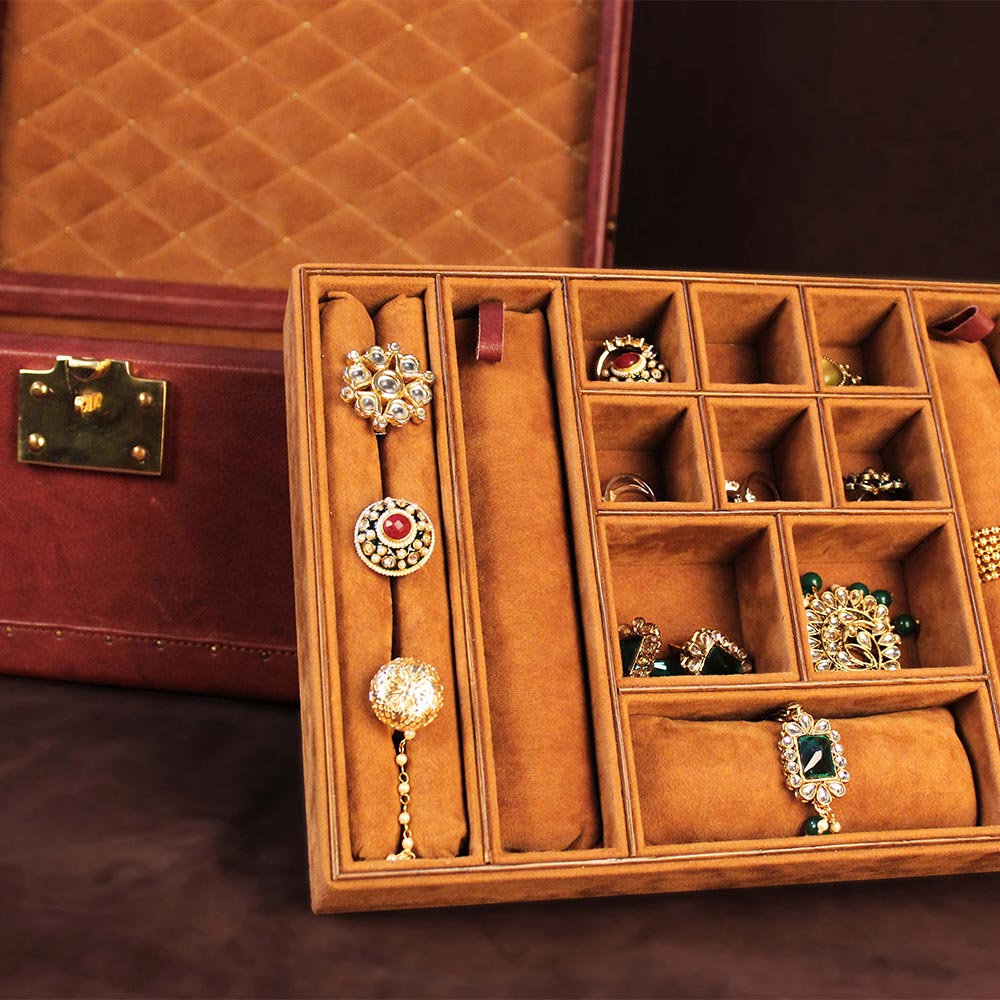 Elegant Brown Glory Luxury Jewelry Trunk with Brass Accents