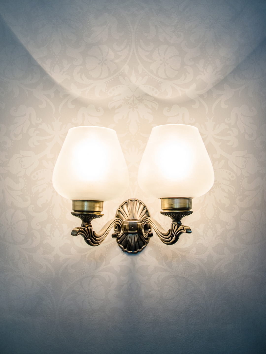 Brass Antique Glass Aluminium 2-Light Wall Sconce – 27.9 cm