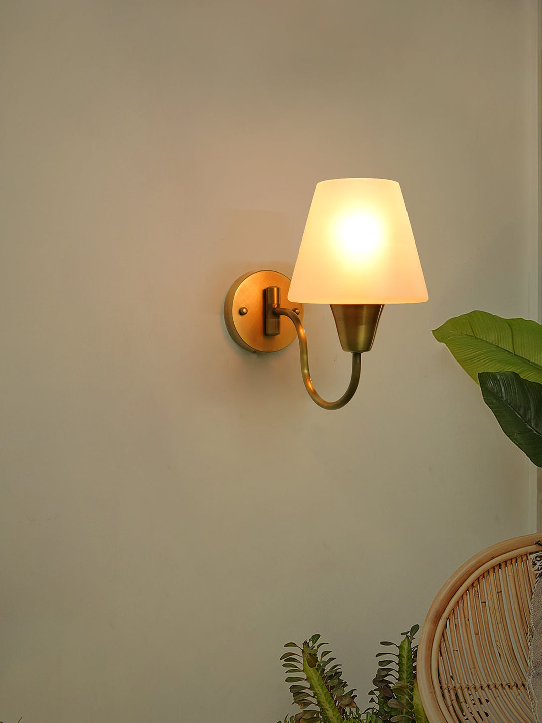 Brass Antique Glass Brass 1-Light Wall Sconce – 25.4 cm