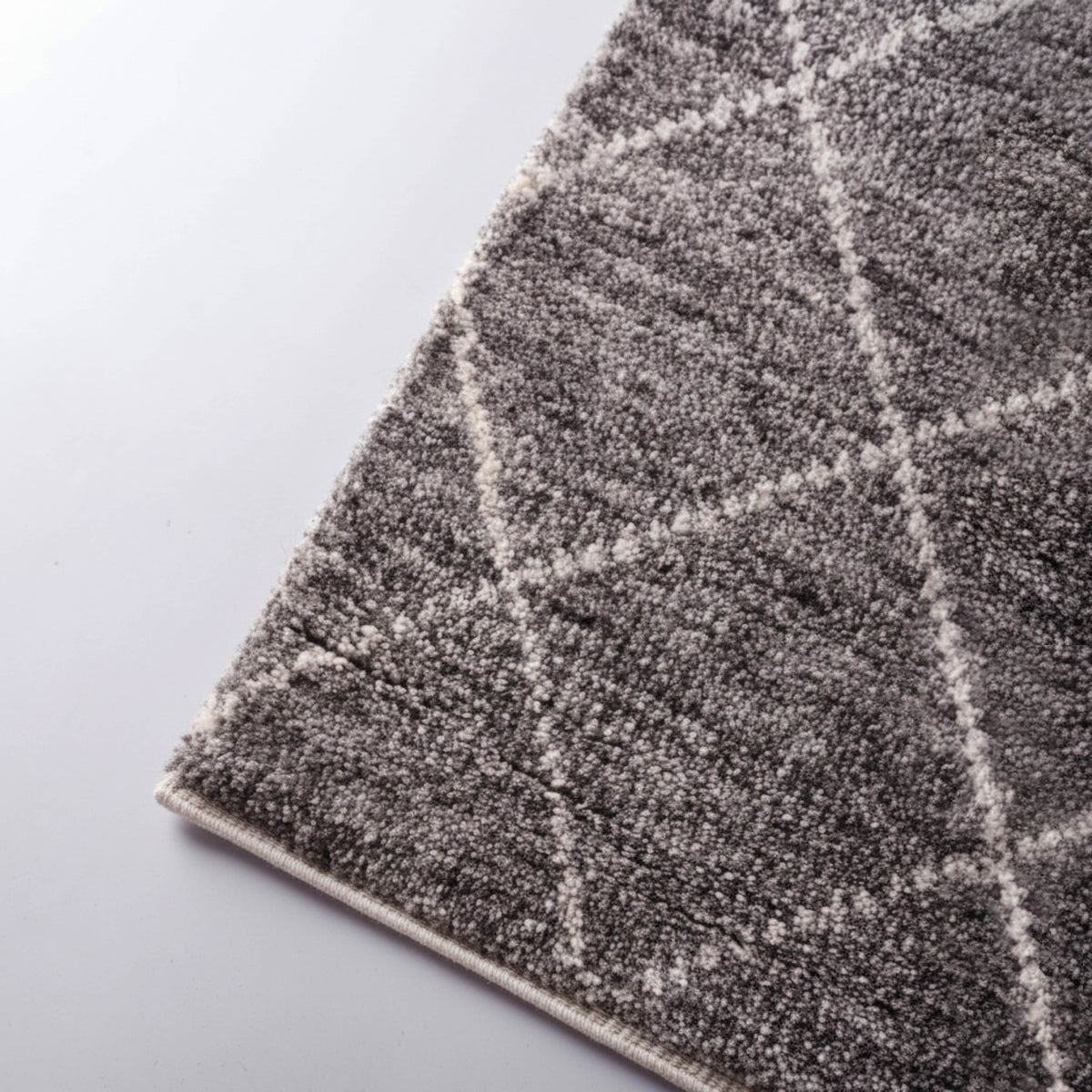 Moroccan Hand Tufted Wool Blend Carpet | Diamond Pattern | Grey, White & Rust | 3 Sizes