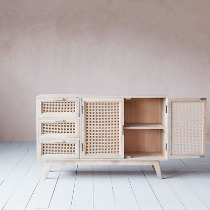 2 internal shelves