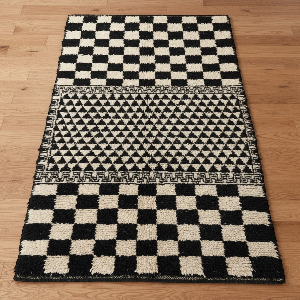 Checkerboard Patterned Area Rug With Geometric Design