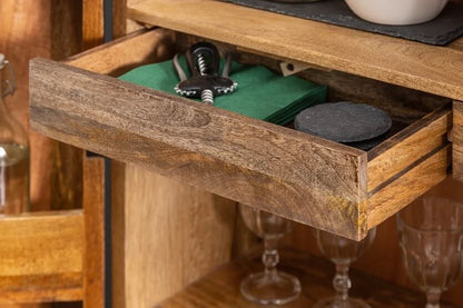 2 internal drawers