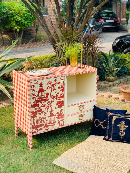 Gingham style cabinet side view