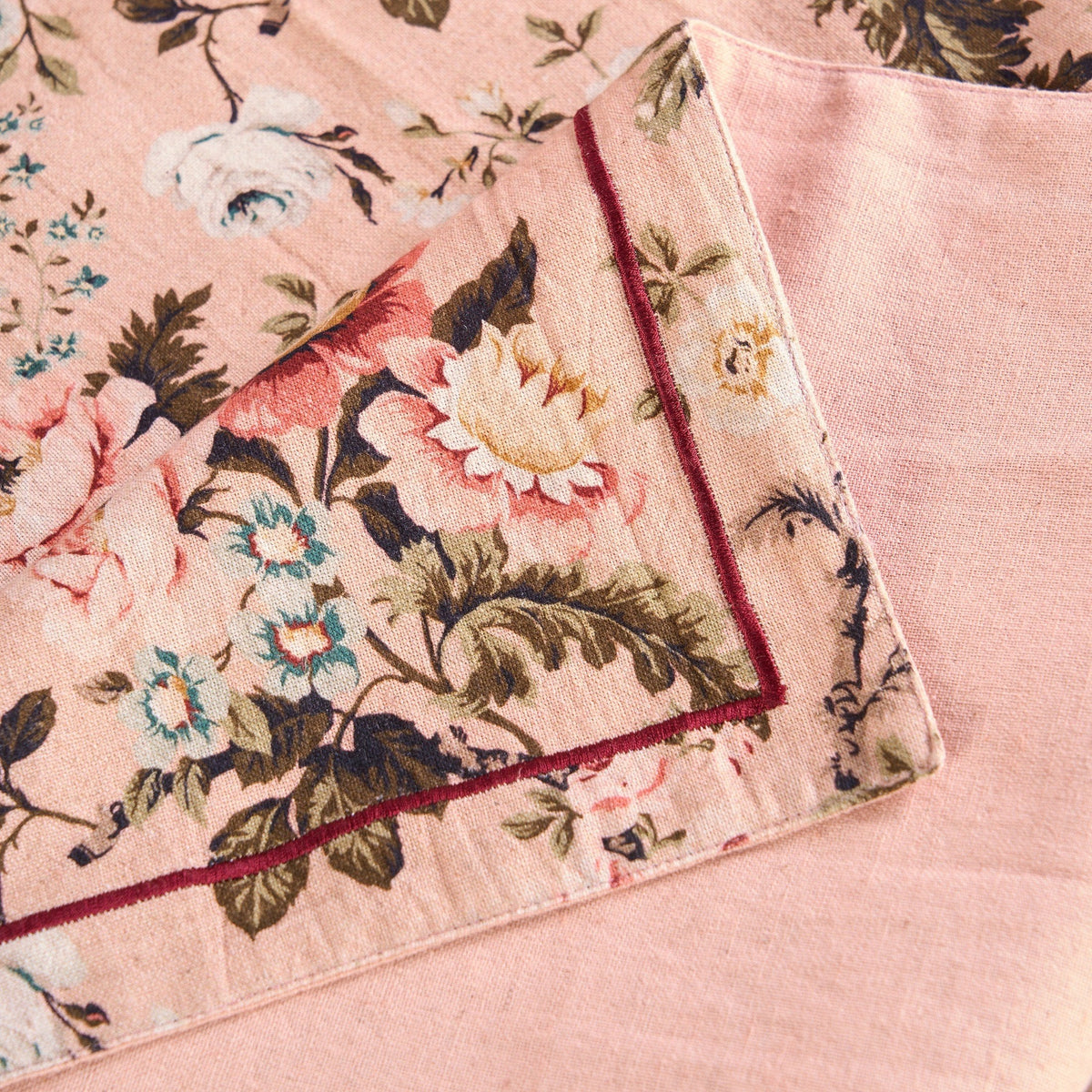 Amour – Blush Linen & Cotton Table Runner with Vintage Rose Print