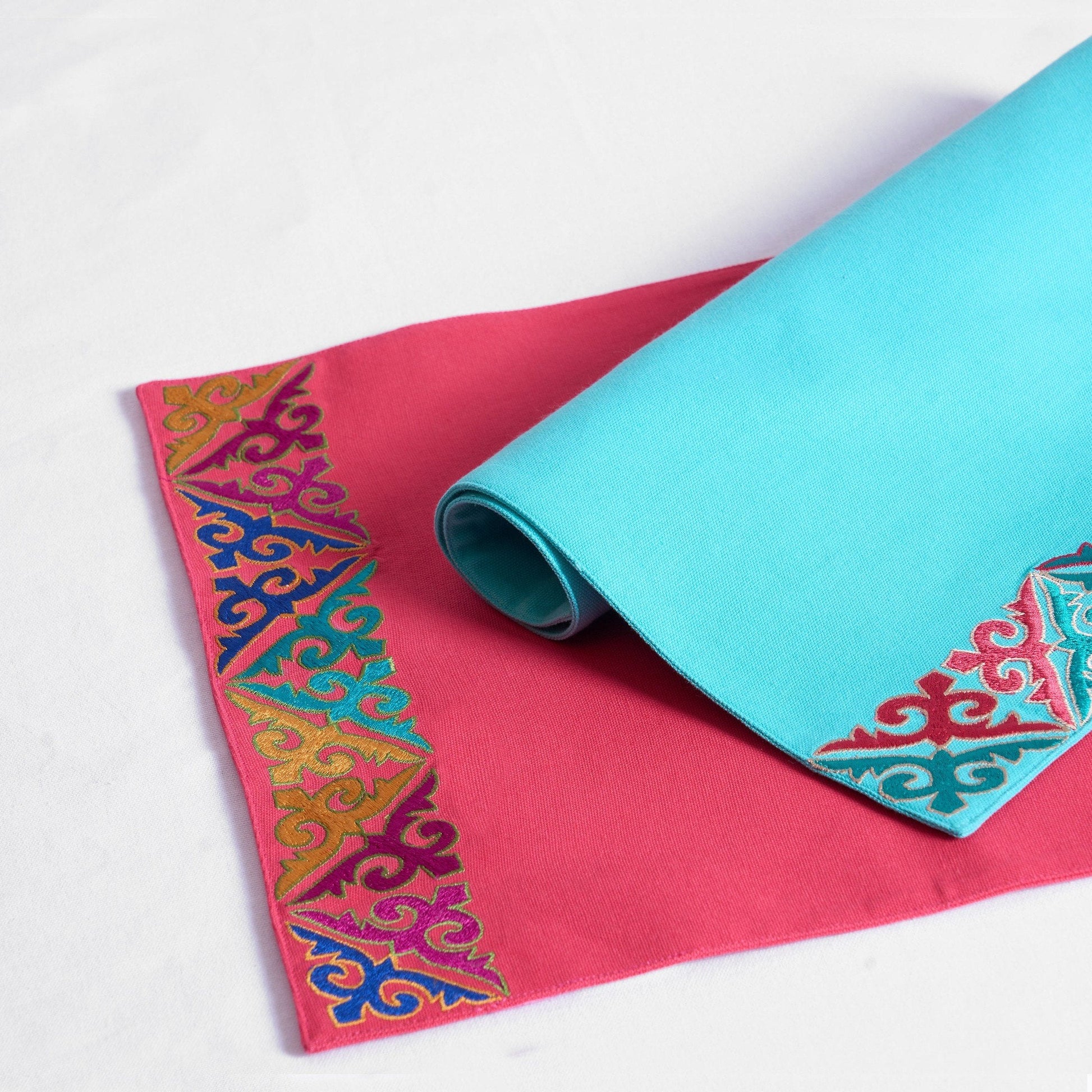 Coral Red Hand‑Embroidered Cotton Placemat Set – Geometric Shyrdak Design