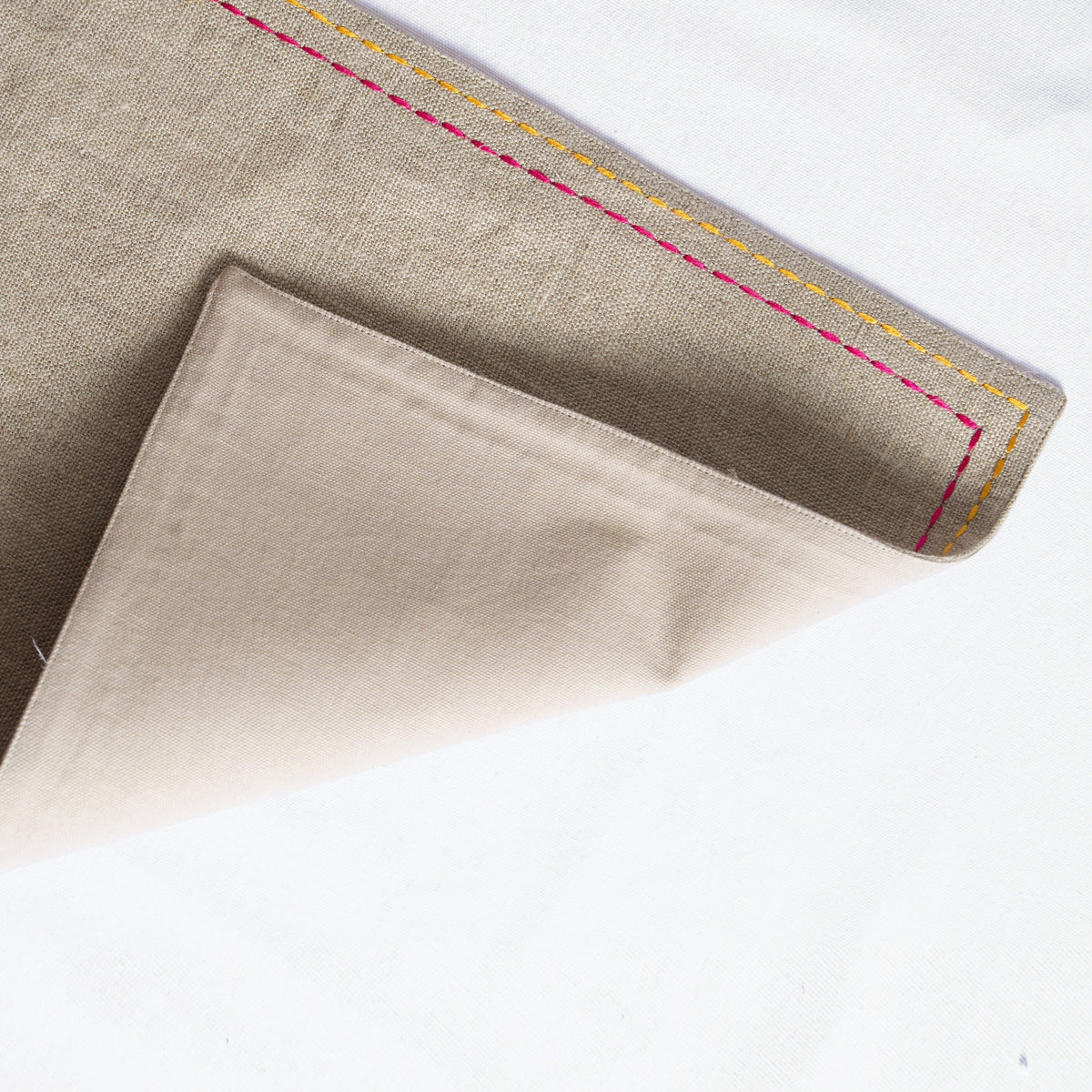 FOLK - Embroidered Linen Placemat Set
