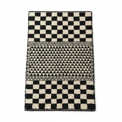 Checkerboard Patterned Area Rug With Geometric Design