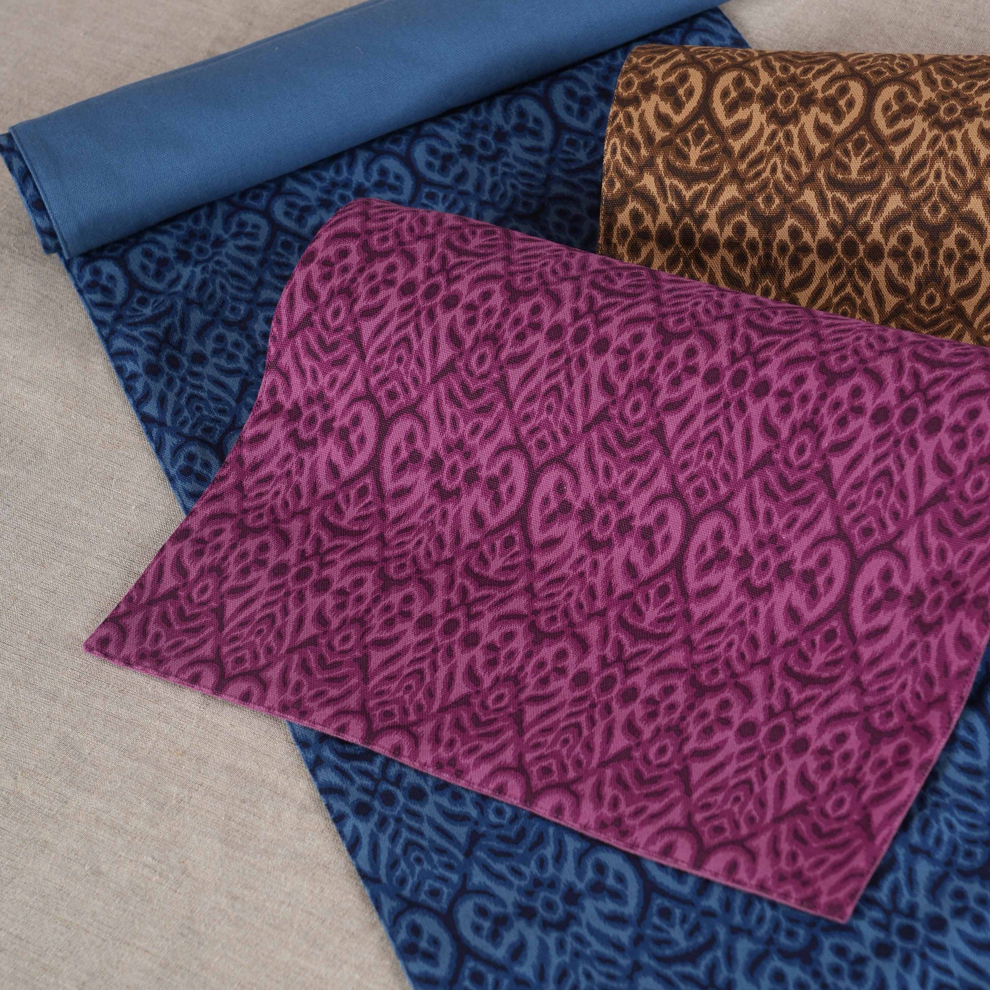 Beige Ikat Print Cotton Duck Table Runner – Reversible Elegance