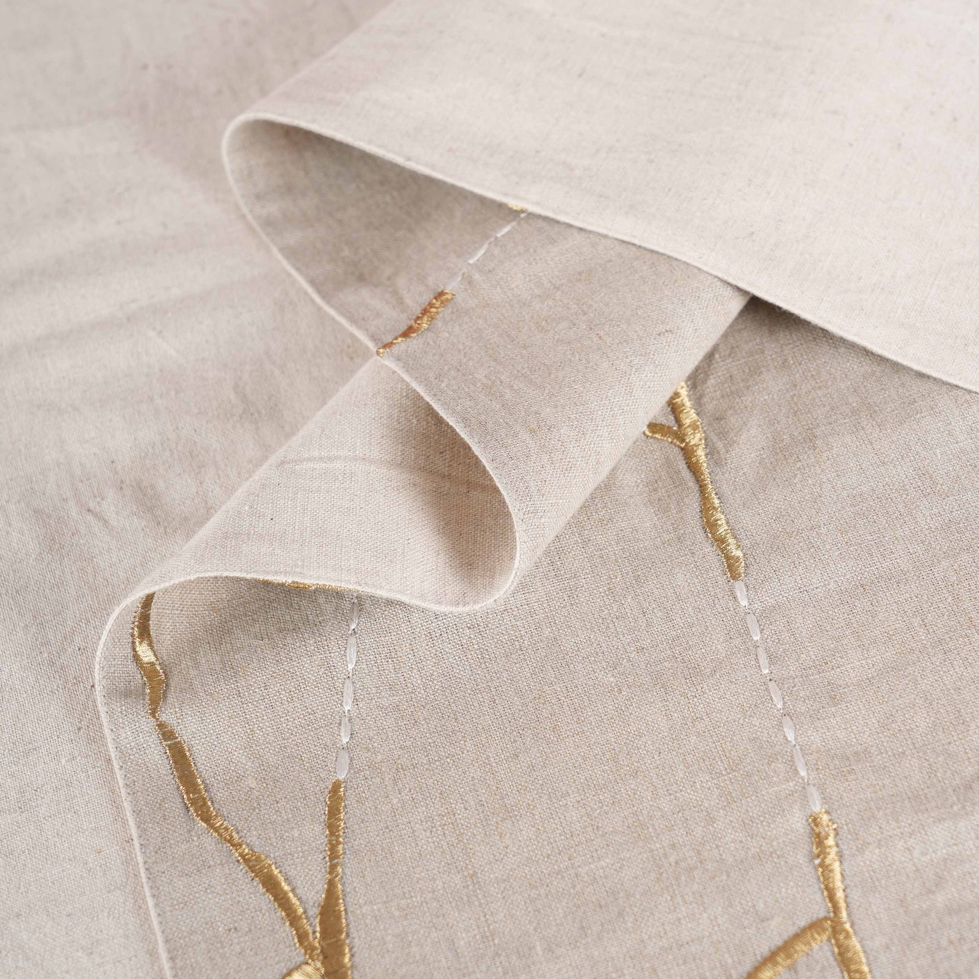 Kintsugi Linen Table Runner – Gold & White Silk Embroidery Japanese Inspired Décor