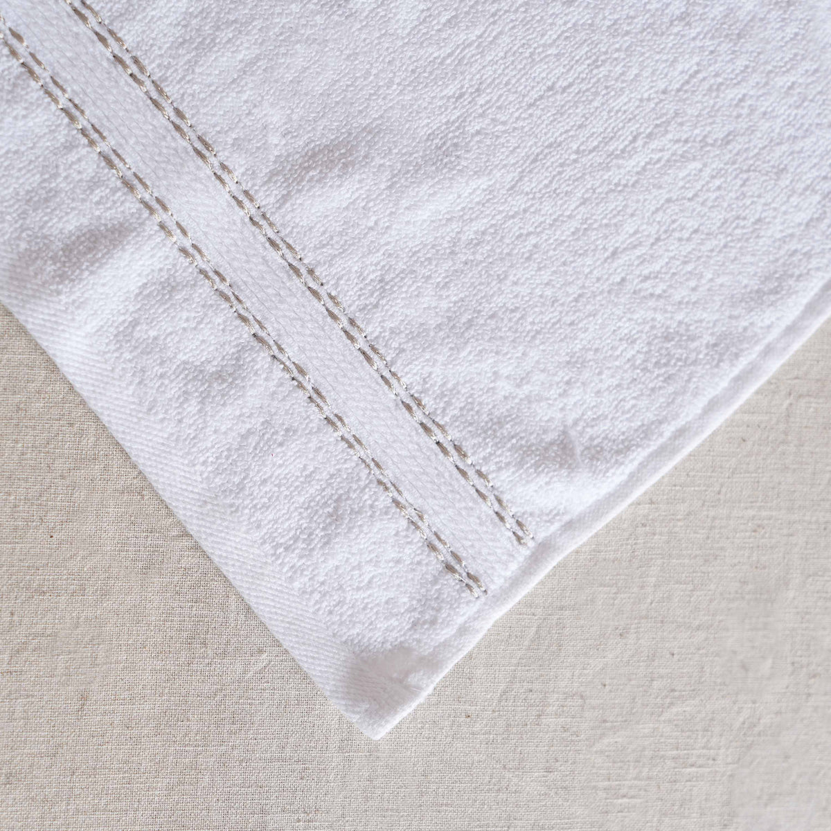 GIFT PACK - Luxury Towel Set – 4 Pieces | Customizable with Monogram | Linen Appliqué and Embroidery