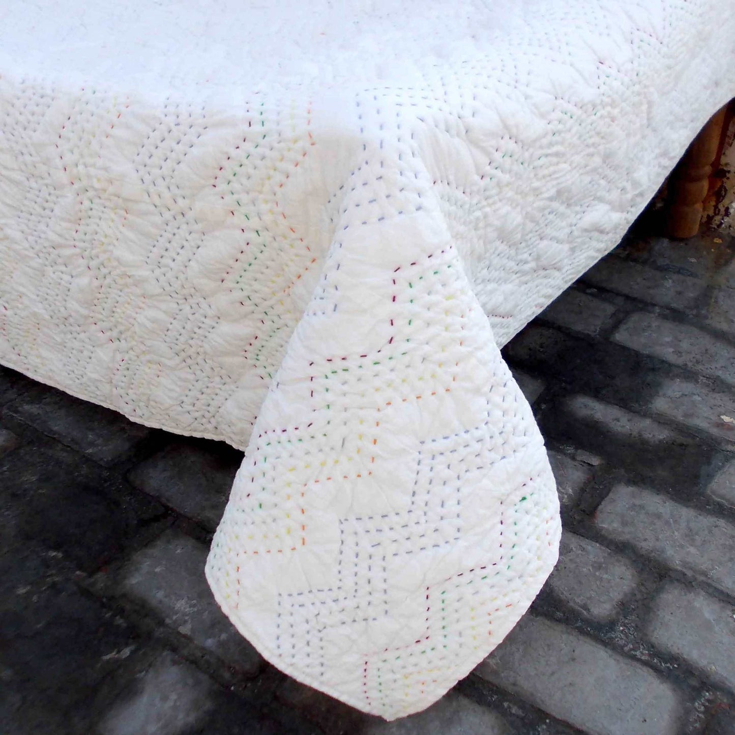 White Kantha Quilted Throw Blanket with Chevron Pattern – Twin/Single Set