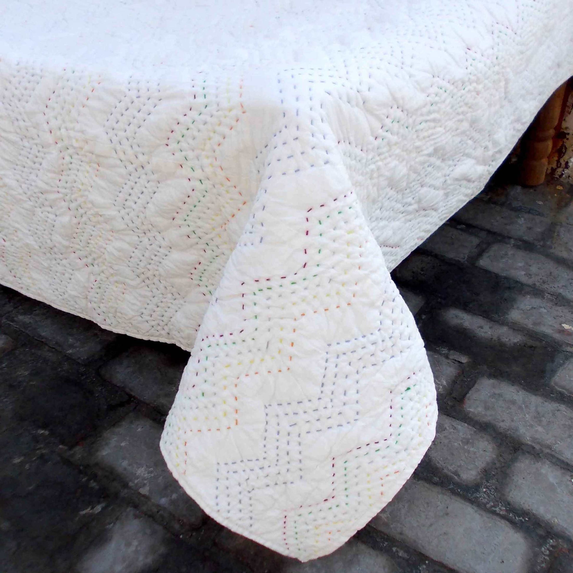 White Kantha Quilted Throw Blanket with Chevron Pattern – Twin/Single Set